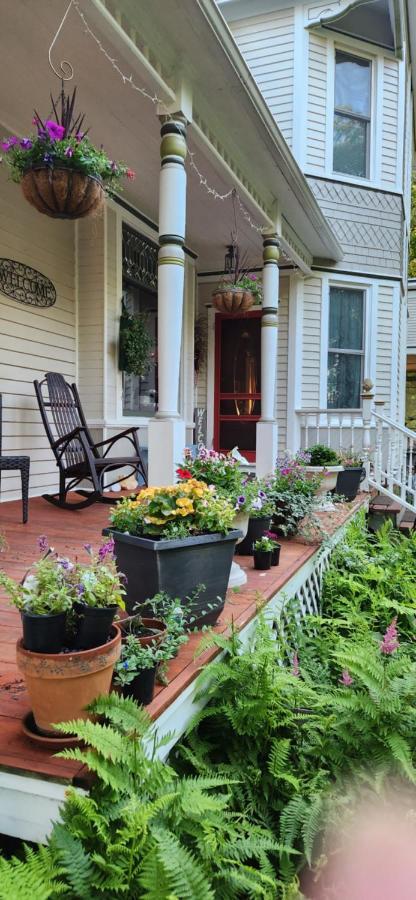 Oaklawn Inn Menomonie Exterior photo